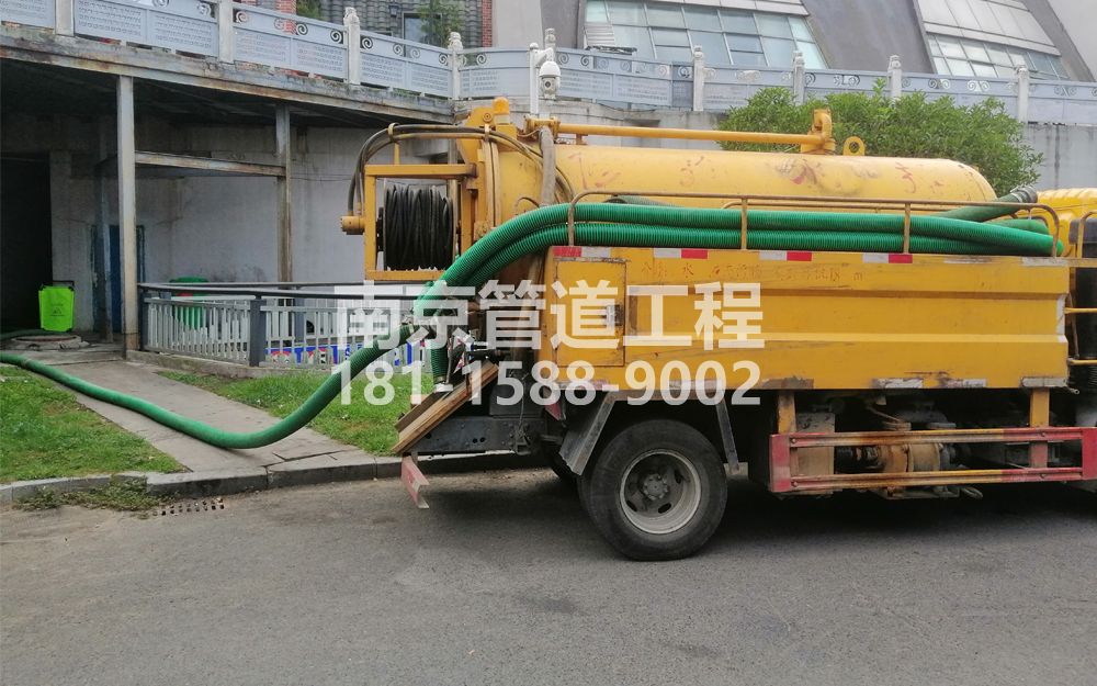 277中桥村商场隔油池吸污